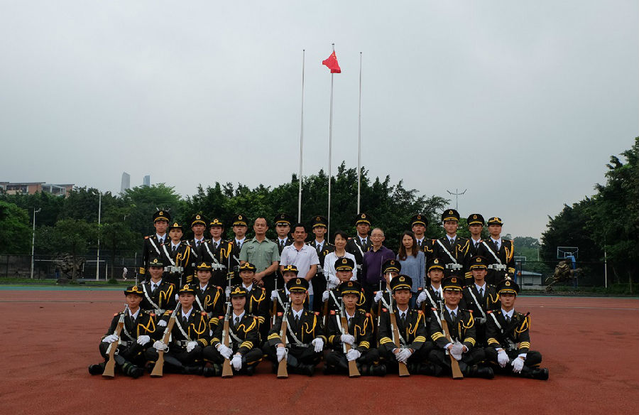 校领导慰问国旗护卫队4.jpg